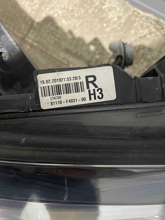 Far dreapta Toyota C-HR An 2016 2017 2018 cod 81110-F4031-00