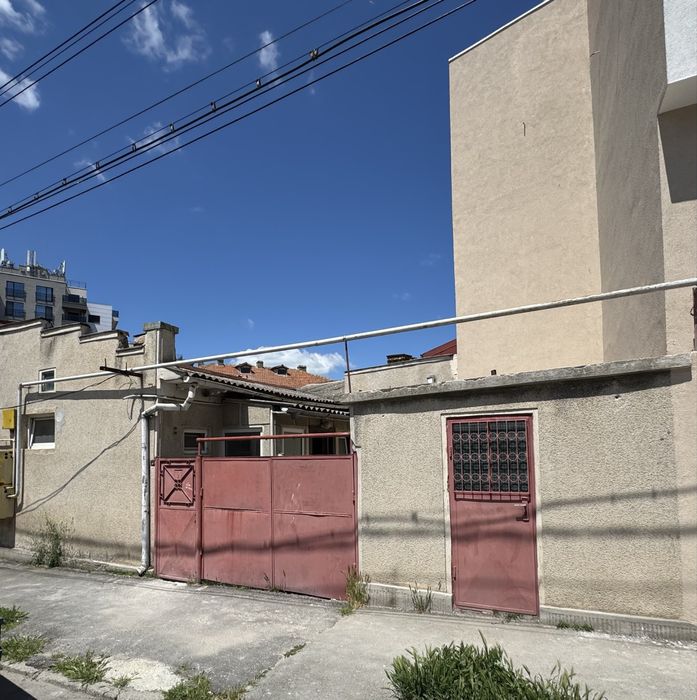 De vanzare casa din caramida necoditionata zona centrala - TROCADERO