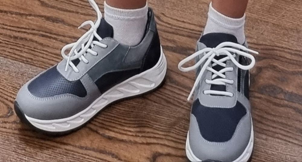 Обувь для школы 34-35 кроссовки