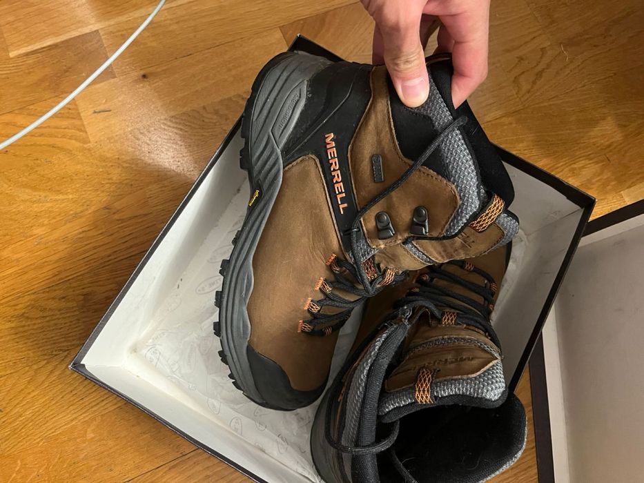 Продам ботинки для гор