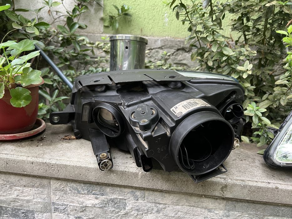 Faruri VW Passat B6 reconditionate
