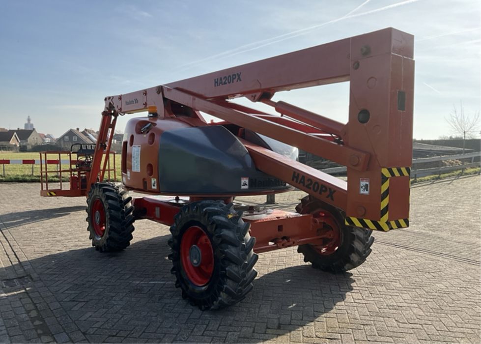 Inchiriez Buldoexcavator, nacela, bascula, compactor, schela, etc.