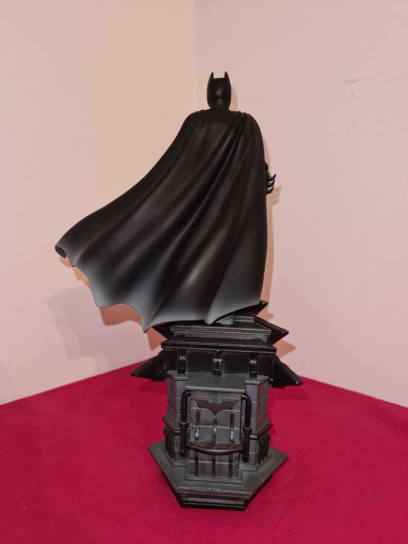 Vand statueta "The Dark Knight Deluxe Art Scale Batman 31 cm"