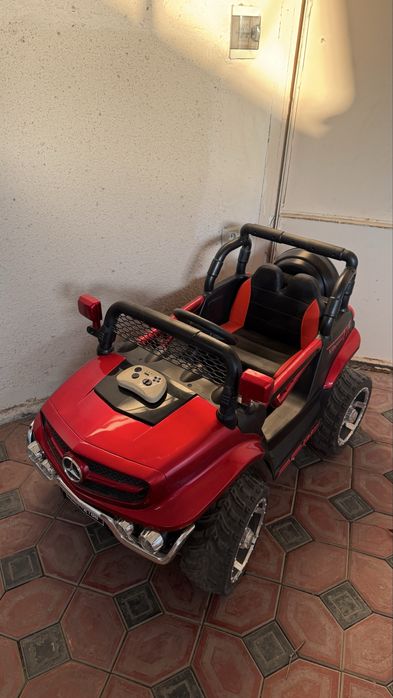 Детская электромашина с пультом управления