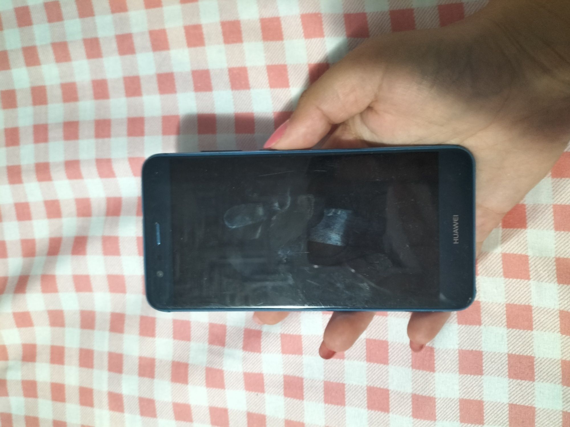Huawei P10, display-ul este defect
