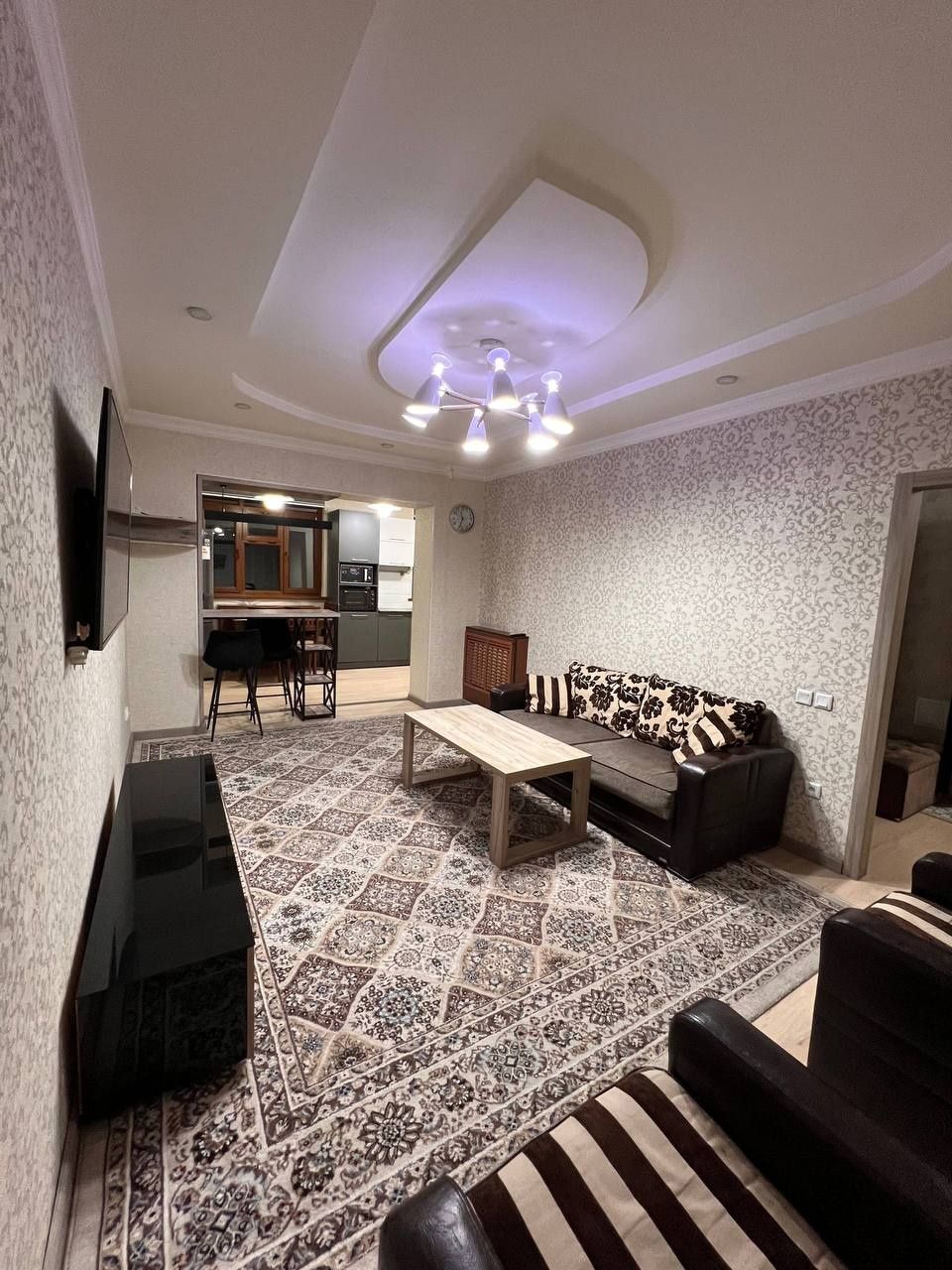 Продажа Ц-1 Садык Азимова 145школа 2в3/4/5 62м² евроремонт мебелирован