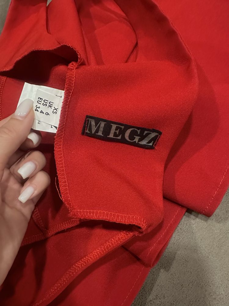 Червена рокля MEGZ, размер XS