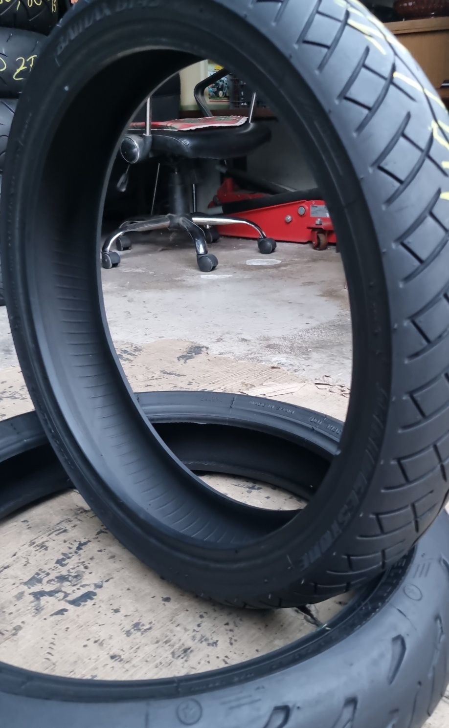 Anvelopa Moto Bridgestone 110/70 - 17 Impecabilă.