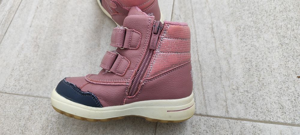 Зимни боти 24 номер и подаръци