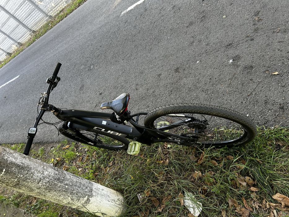 Bicicletă electrică Cube performance one