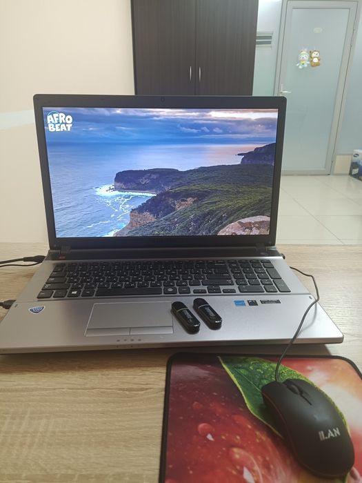 Ноутбук с подарками