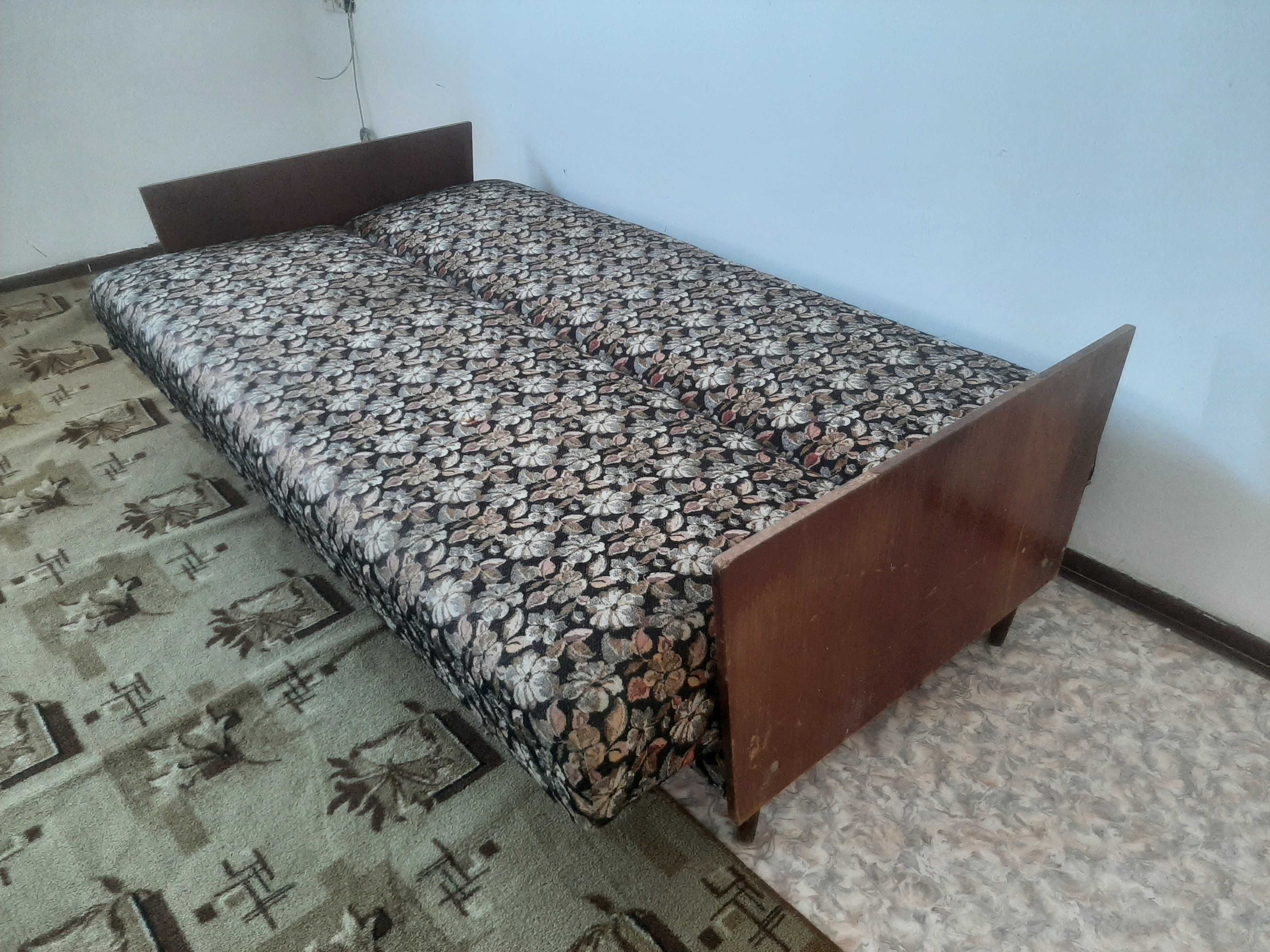Диван в хорошем состояний.