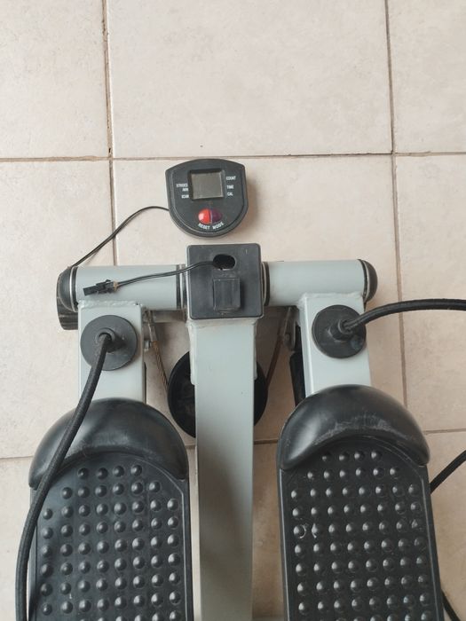 Продавам степер с ластици