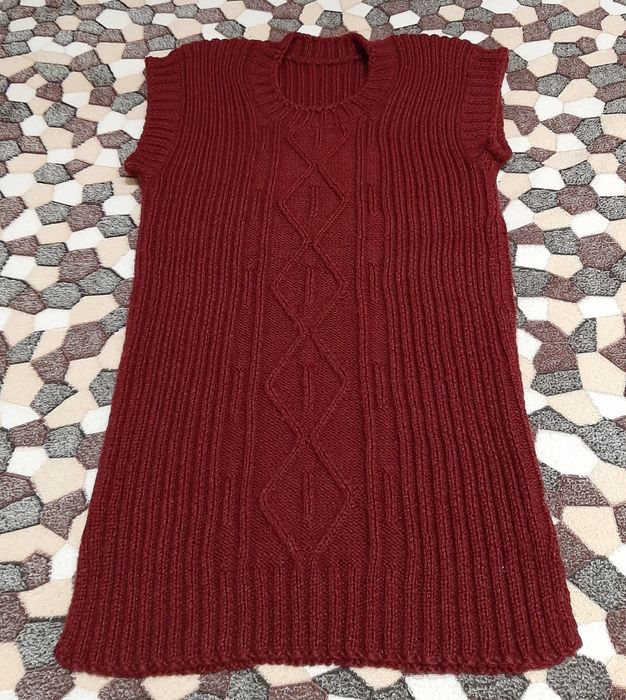 Дамски елек в бордо.