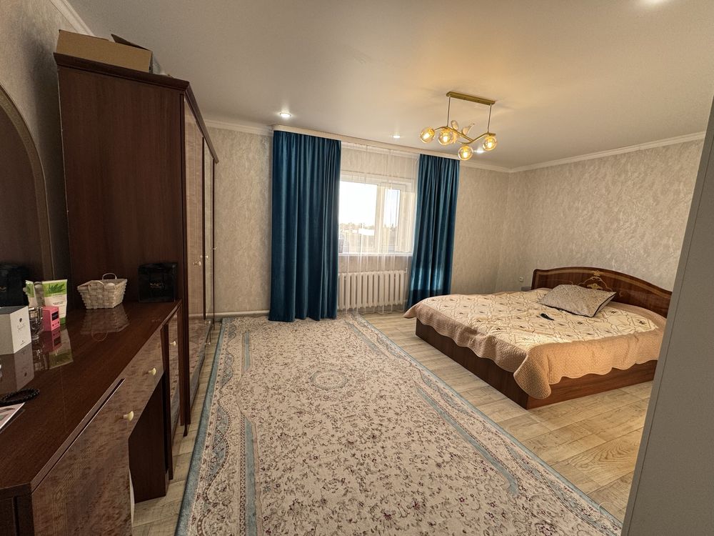 Продается просторный дом с участком 25 соток в п. Осакаровка