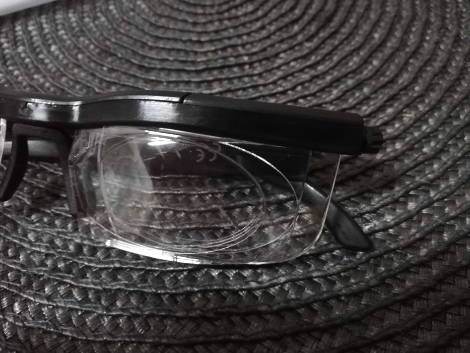 Vand ochelari de vedere reglabili