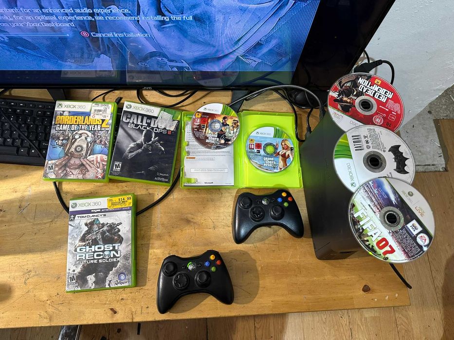 Consola xbox 360s cu gta 5 si alte jocuri