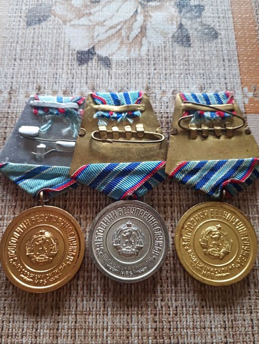 Медали -''За 10,15,и 20години безупречна служба