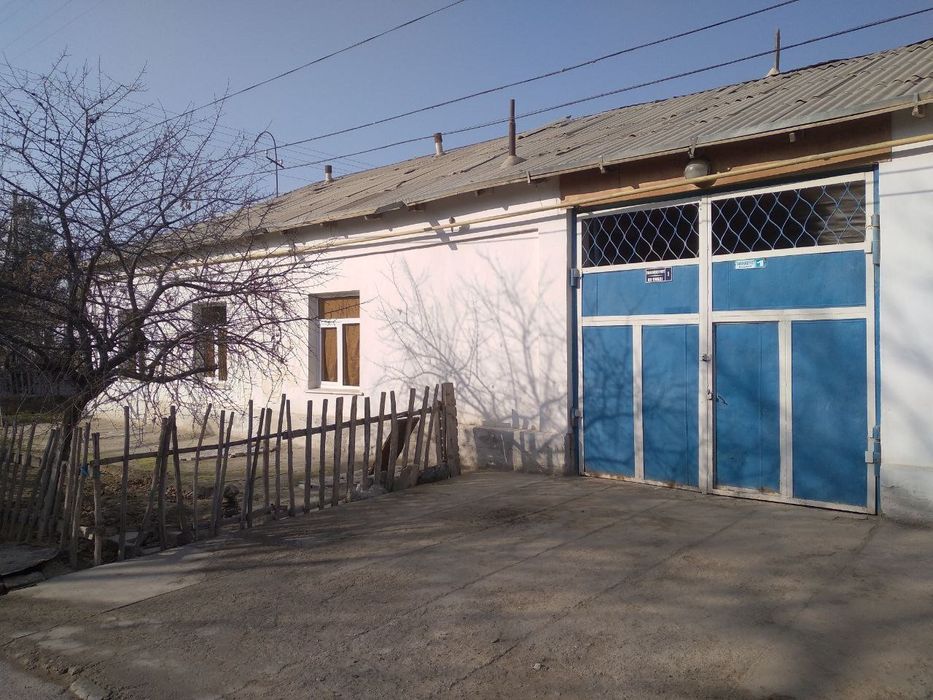 Hovli sotiladi.   Navoiy shahar Guliston MFY