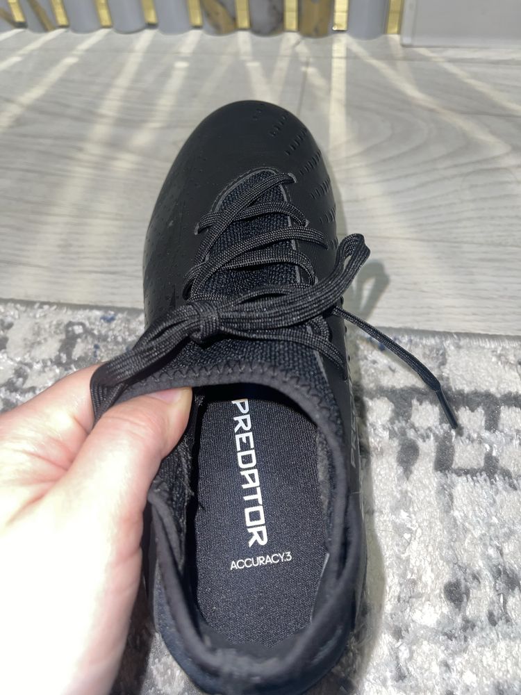 Original Adidas butsi sotiladi, Ispaniyadan opkelingan