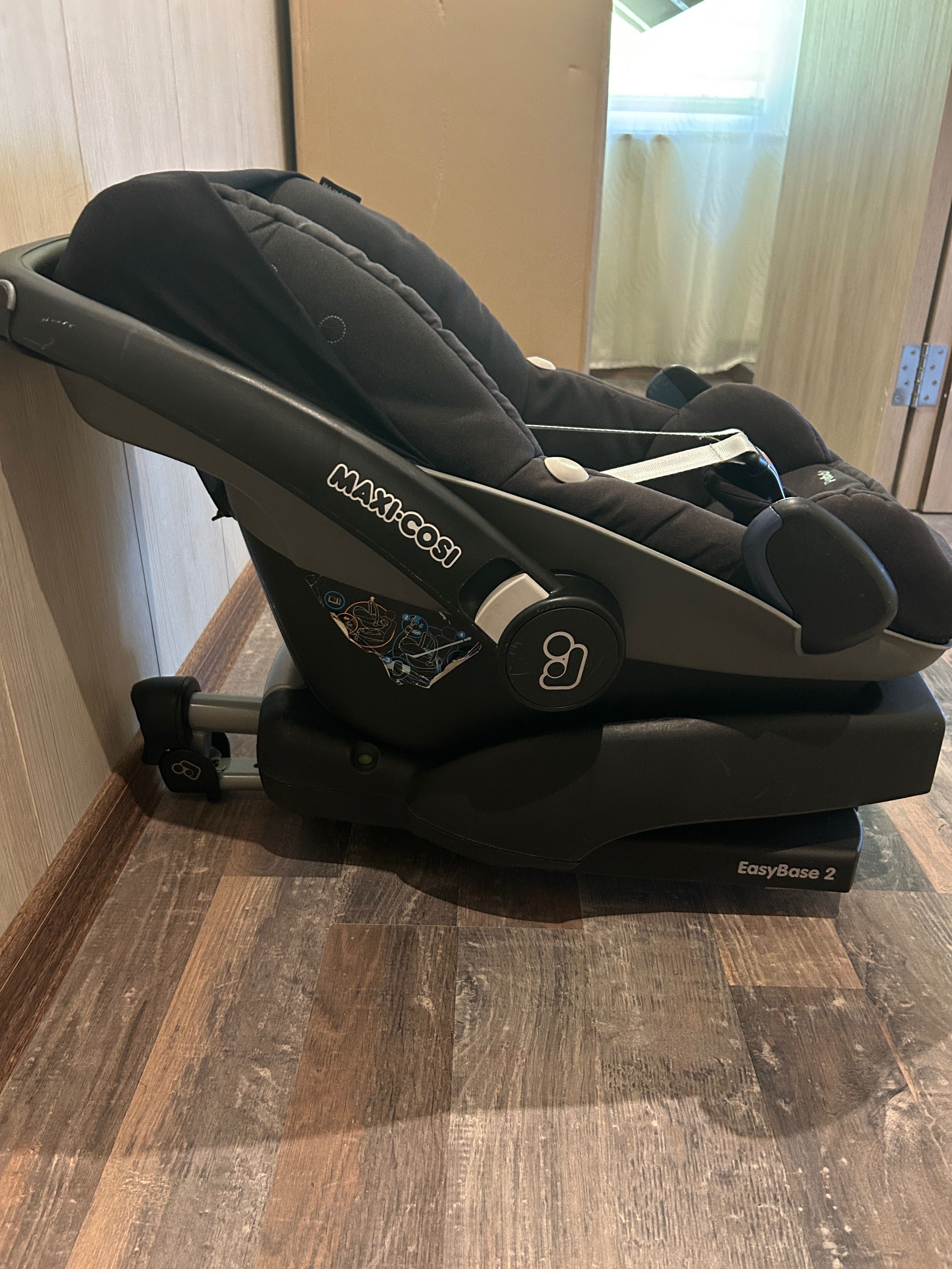 Столче с база maxi cosi pebble