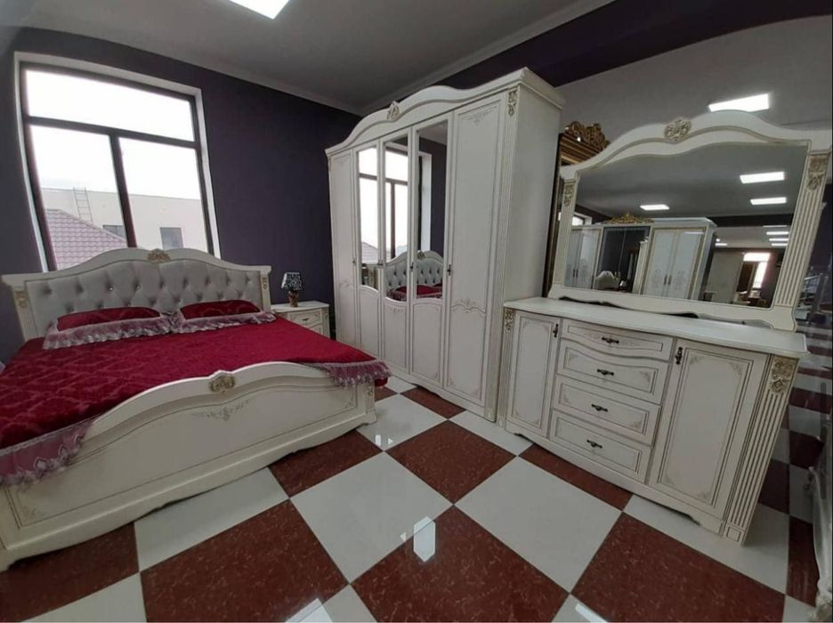 Продам спальный гарнитур