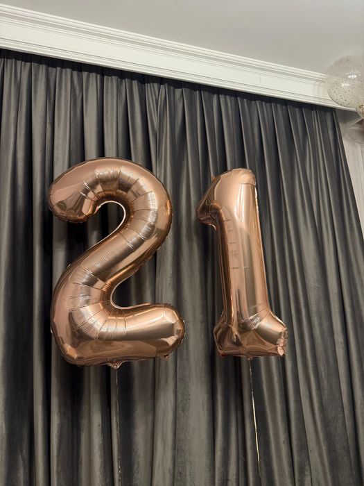 Цифровые шарики и шарики хром с дождиком.