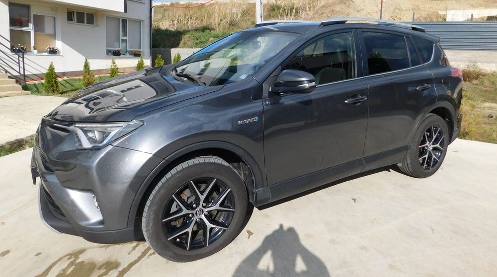 Vand sau schimb Toyota RAV4 hybrid 2017 4x4 garantie baterie piele led