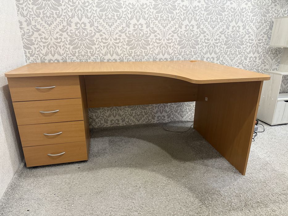 Стол для компьютера