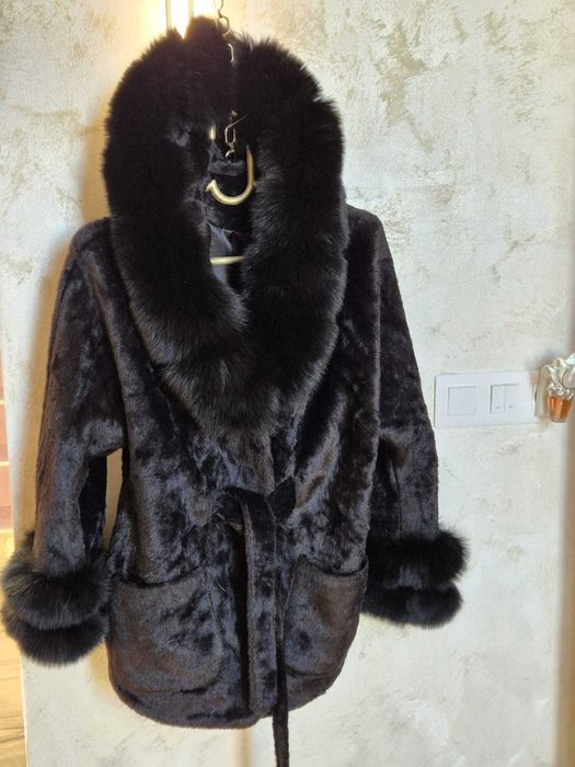 Vând haine de blană – modele elegante /  PRET SOC !!