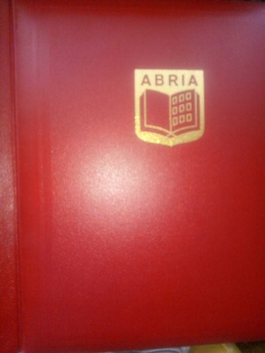 Класьор с български пощенски марки - пълни годишнини.