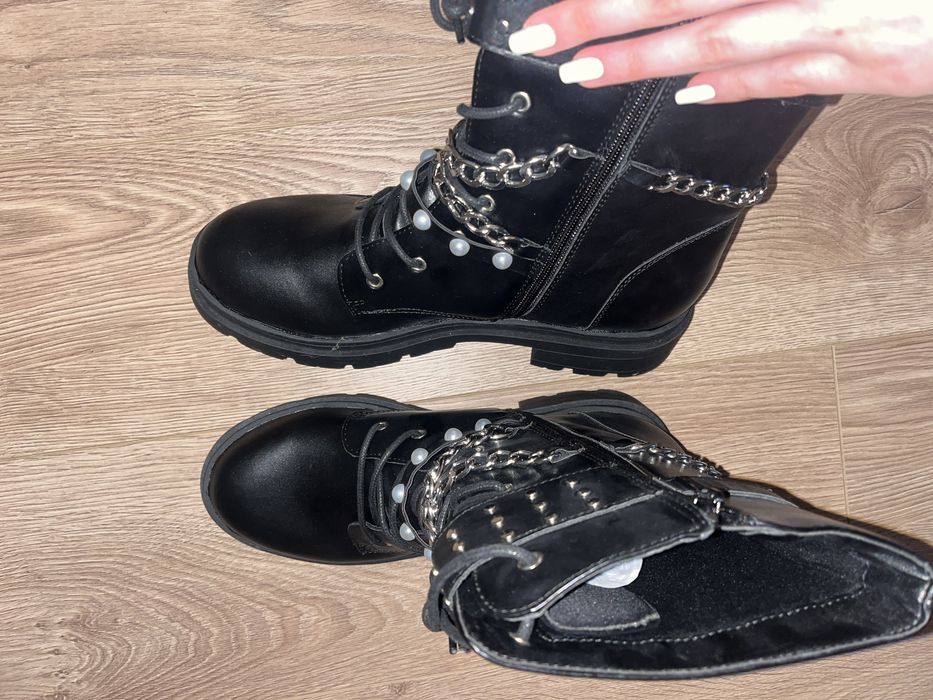 Bocanci cu lant si inchizatoare pe lateral