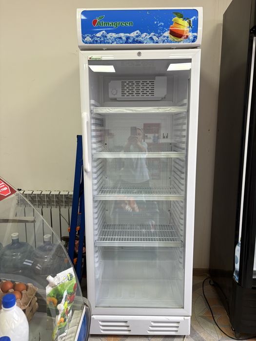 Холодильник витринный