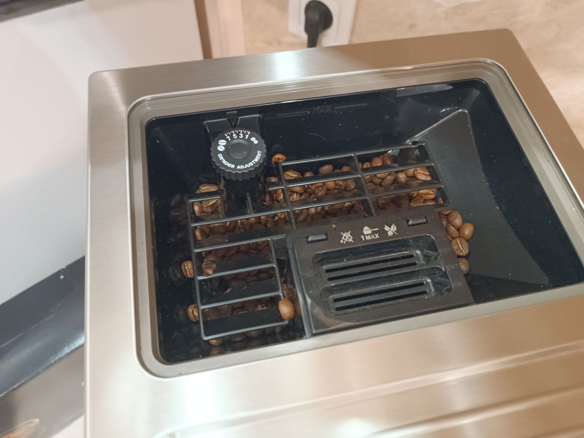 Кафе автомат DeLonghi PrimaDonna Elite Experience