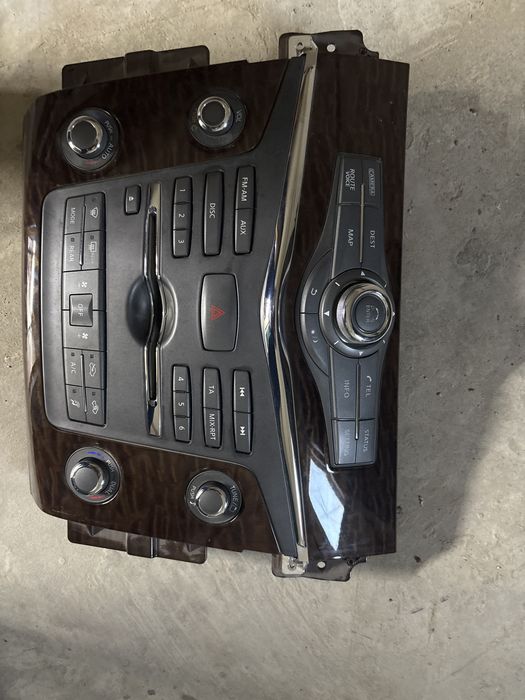Центральная консоль / магнитола / блок климата Nissan Patrol