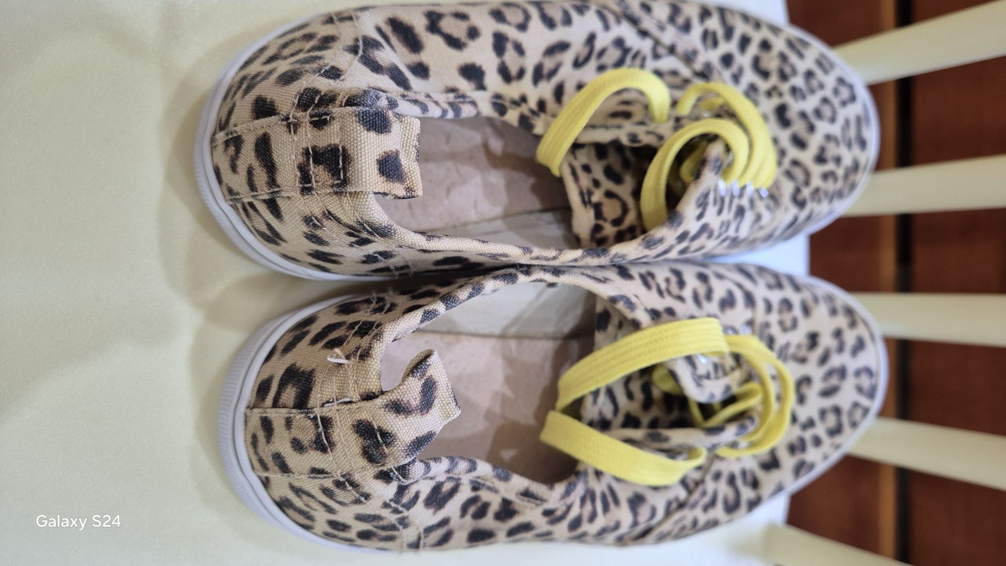 Vând teniși Animal Print