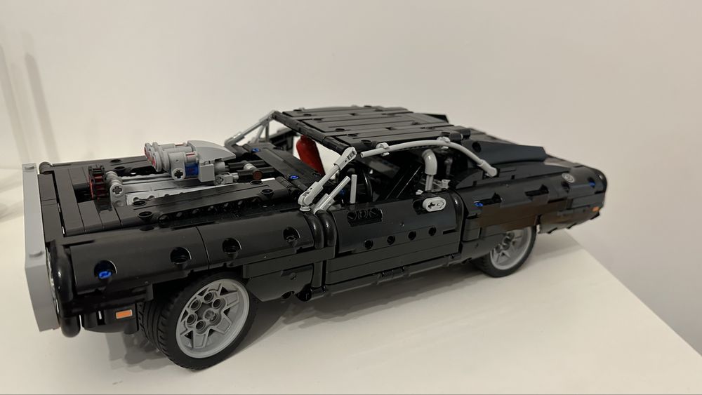 LEGO® Technic - Dom's Dodge Charger 42111, 1077 части
