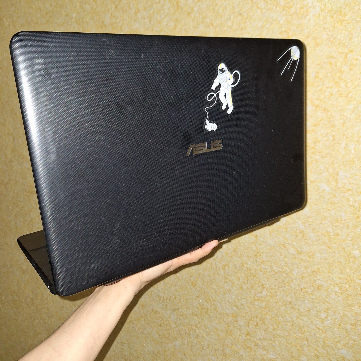 Asus X751S model 17 ekran