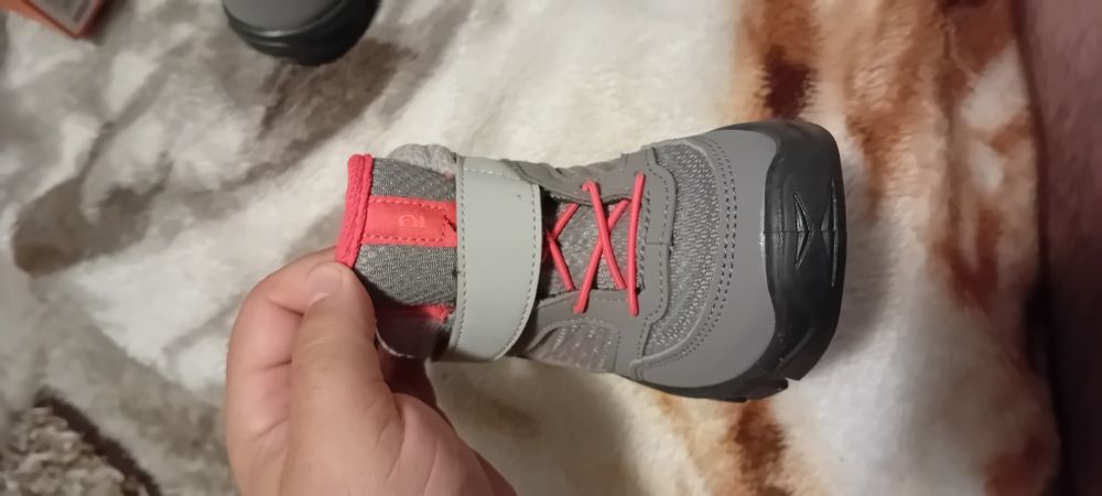 Bocanci Quechua (Decathlon) marime 30