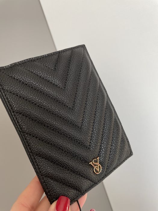 Калъф за паспорт Victoria’s Secret