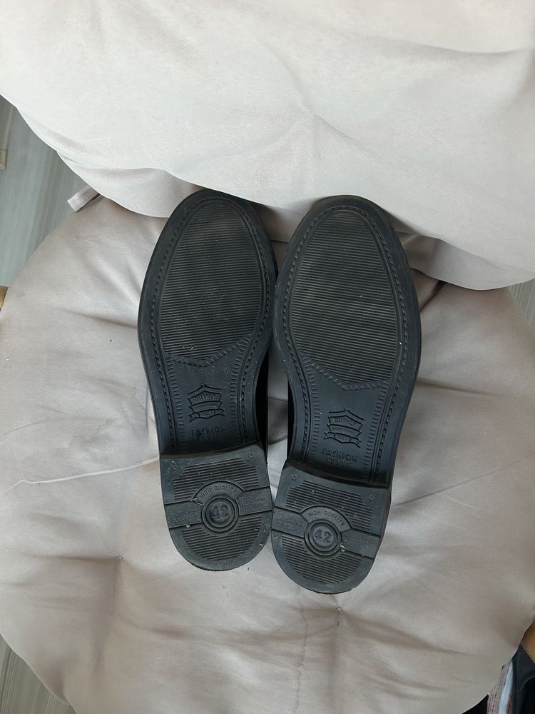 Pantofi din piele