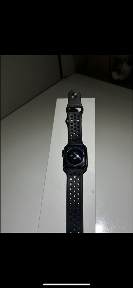 Продам Apple Watch 8 45mm
