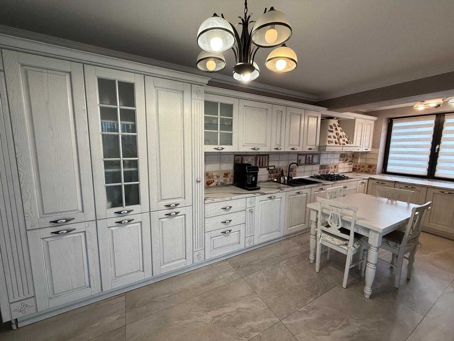 Mobila lux la comanda, Uși, Dulapuri, Scări, Bucătării, Dușumea, Porți