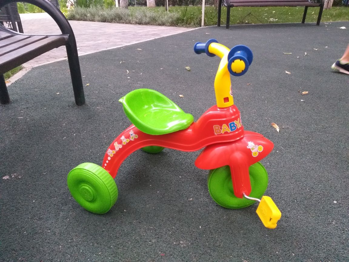 Tricicleta cu pedale pentru copii