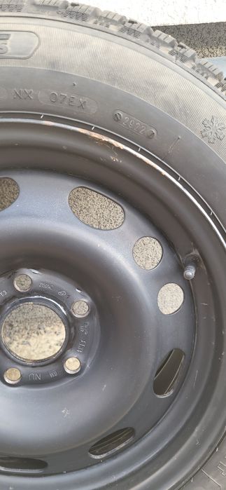 Vand cauciucuri de iarna cu jante 185/65/R15