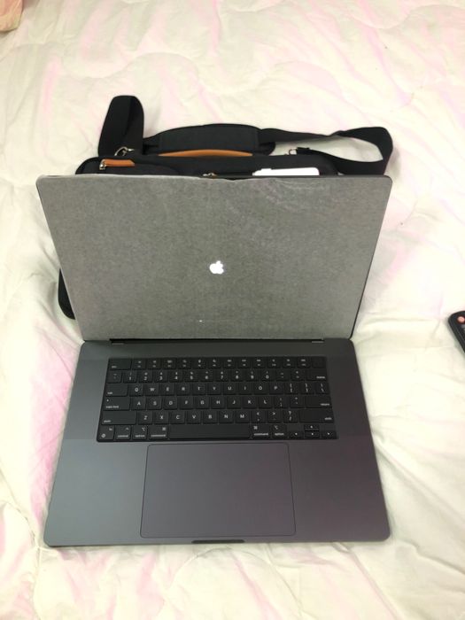 16" MacBook Pro Apple M3 Pro chip 12coreCPU18core GPU, 36GB, 512GB SSD