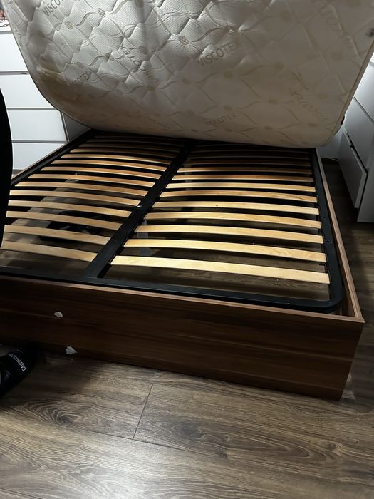 Vand saltea si somiera 160x200 oferta Black Friday doar azi