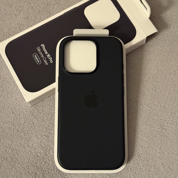 Оригинален  силиконов кейс за iphone 16 pro с маг сейф