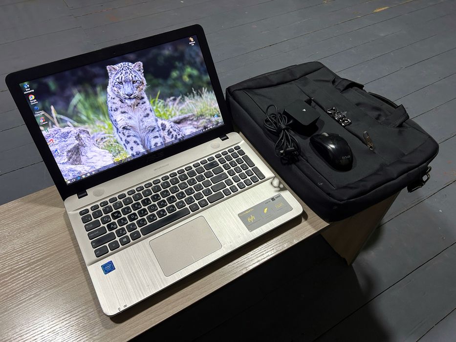 Asus в идеальном состояний ноутбук в полном комплекте