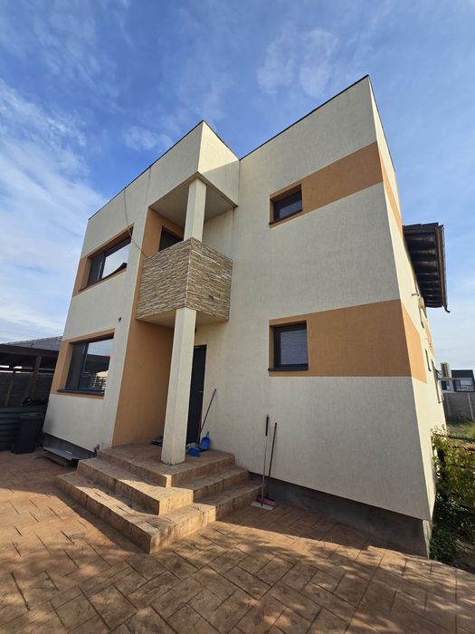 Proprietar inchiriez Vila  Sacalaz